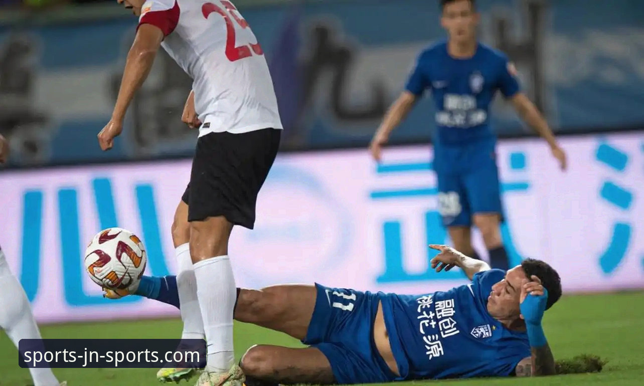 中超焦点战详解：青岛海牛3-1终结13年魔咒，上海海港10人应战陷困境